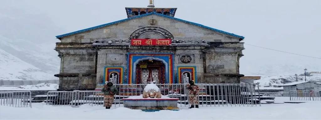 ಹಿಮದಿಂದ ಆವೃತವಾದ ಕೇದಾರನಾಥ ದೇವಾಲಯ