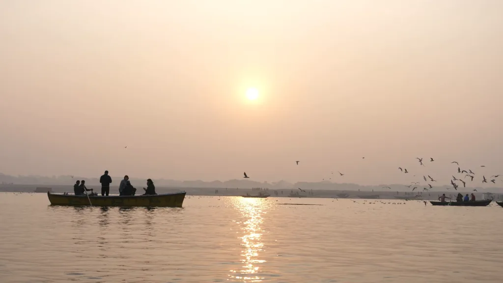 ವಾರಾಣಸಿಯ ಘಾಟ್‌ಗಳಲ್ಲಿ ಯಾತ್ರಿಕರು