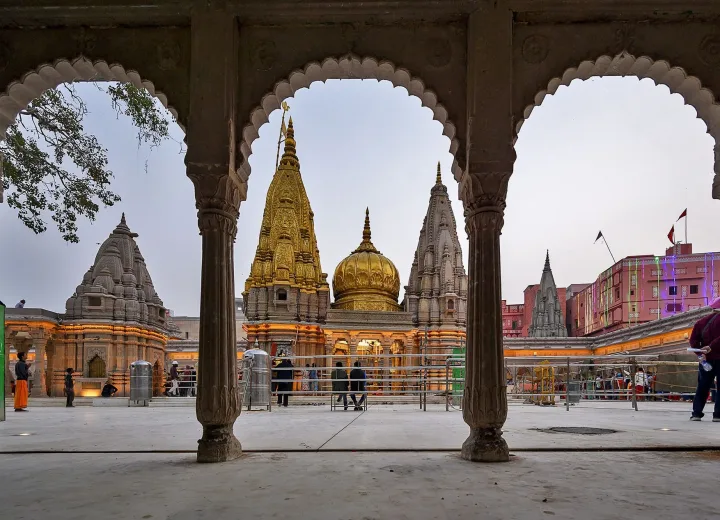 2 Days Kashi Tour by Flight